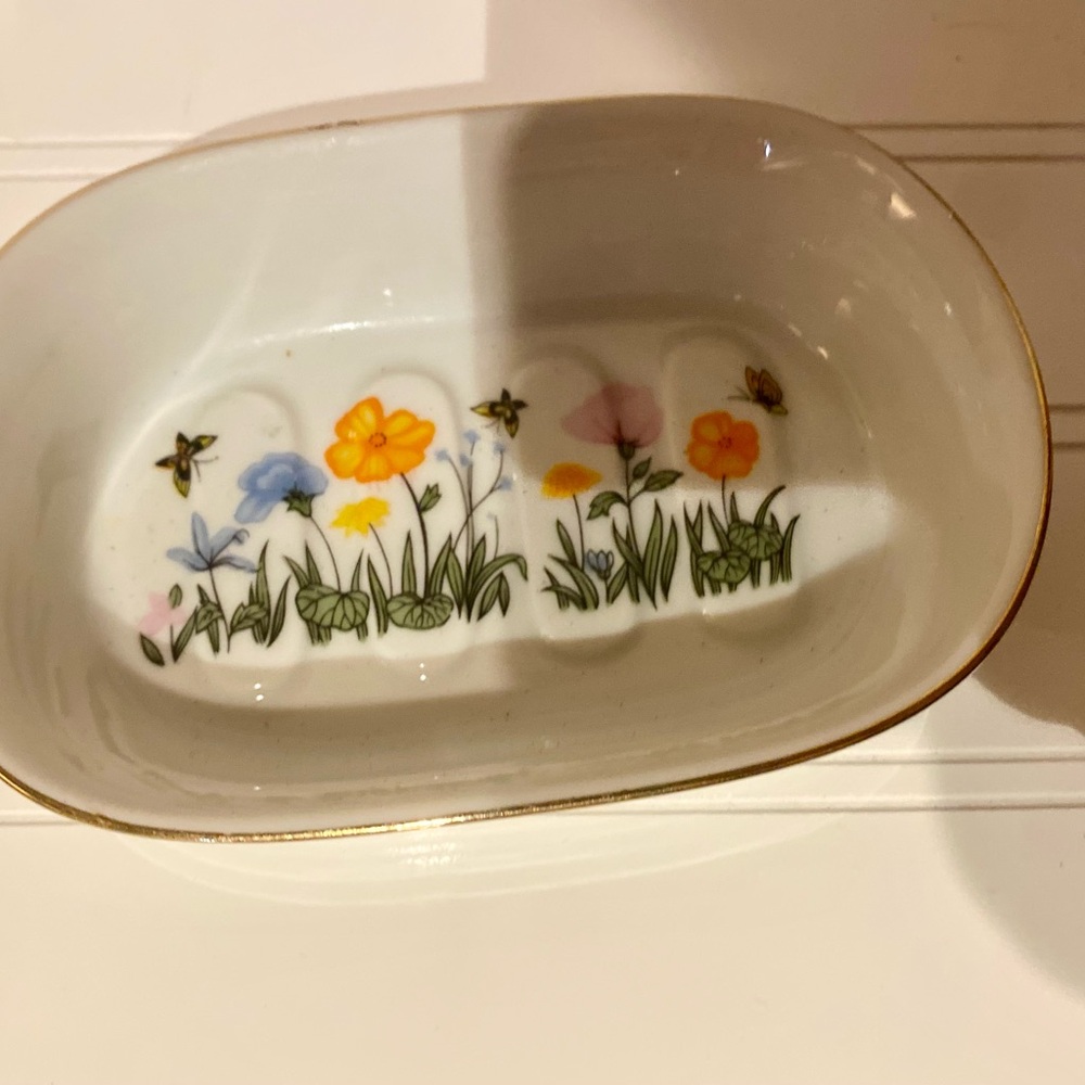 Vintage Floral Ceramic Soap Dish with Gold Trim
